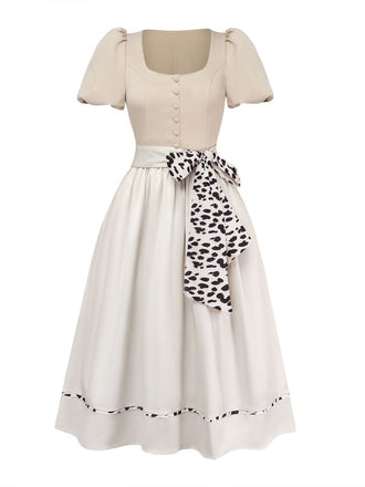 Beiges 50er Oktoberfest-Dirndl-Set mit Puffärmeln und Schürze im Leo-Print