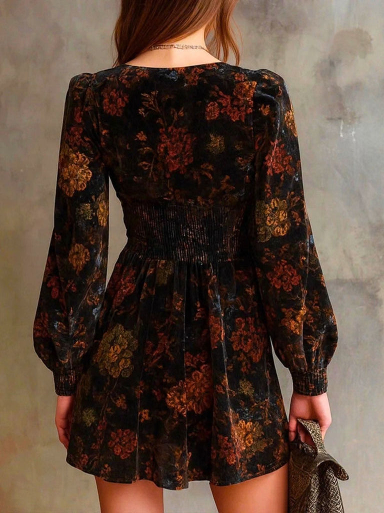 Schwarzes 60er Samtkleid mit Blumen-Print und Smoktaille