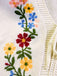 Beige 40er Strick-Top mit Blumen und Vorderbindung