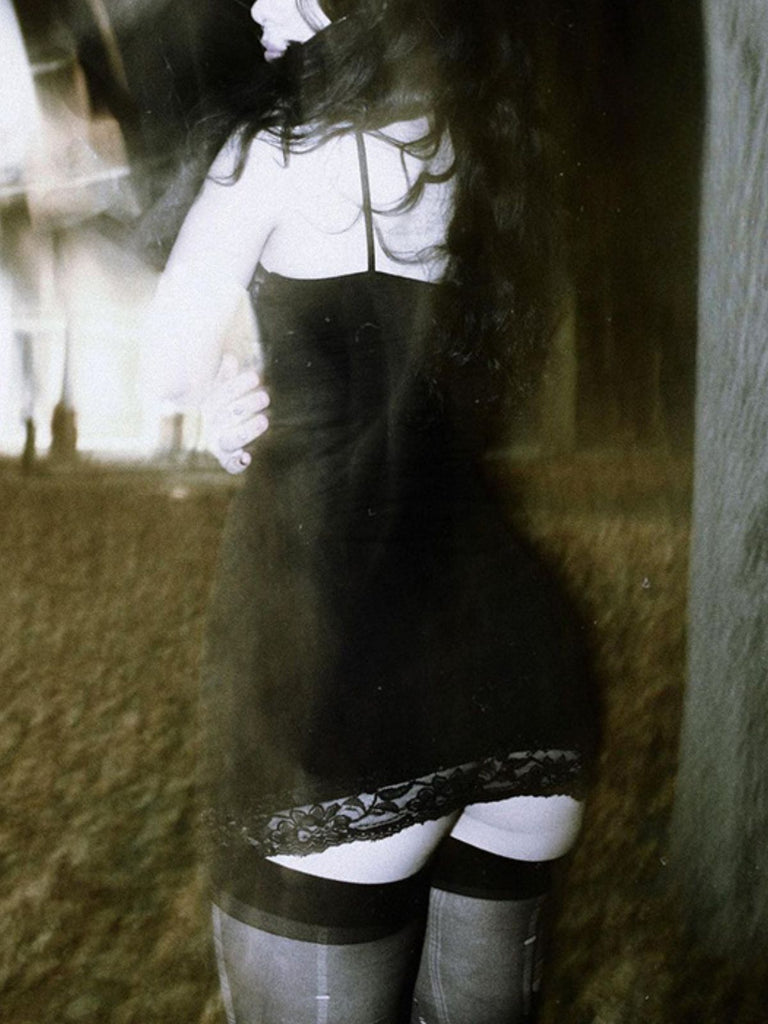 Schwarzes 60er Gothic-Camikleid mit Totenkopf-Print und Spitze