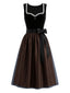 Schwarzes 50er Oktoberfest-Dirndl-Set mit Herzausschnitt und Schürze