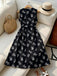 Tiefblaues 50er Kleid mit Blatt-Print und Gürtel