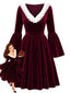 [Vorverkauf] Weinrotes 50er Samtkleid mit Glockenärmeln und weißem V-Kragen