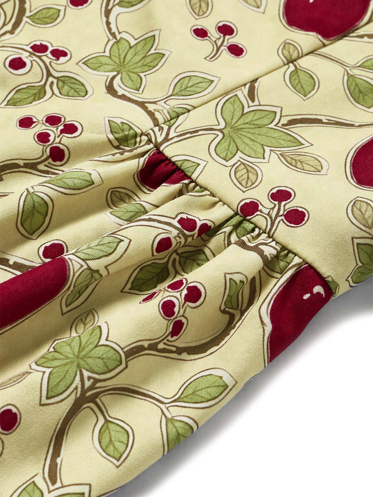 Gelbgrünes 60er Kleid mit Kirschen, Karokragen und plissiertem Karosaum