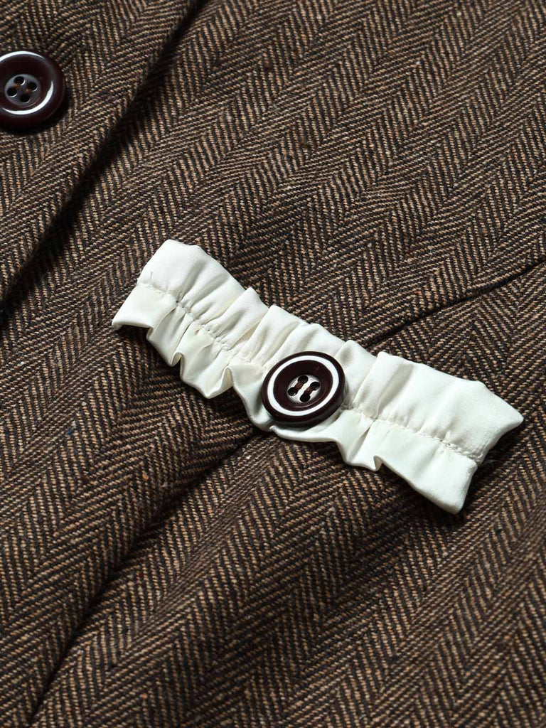 Hellbrauner gegürteter 40er Fischgrät-Blazer mit Stehkragen und Rüschen