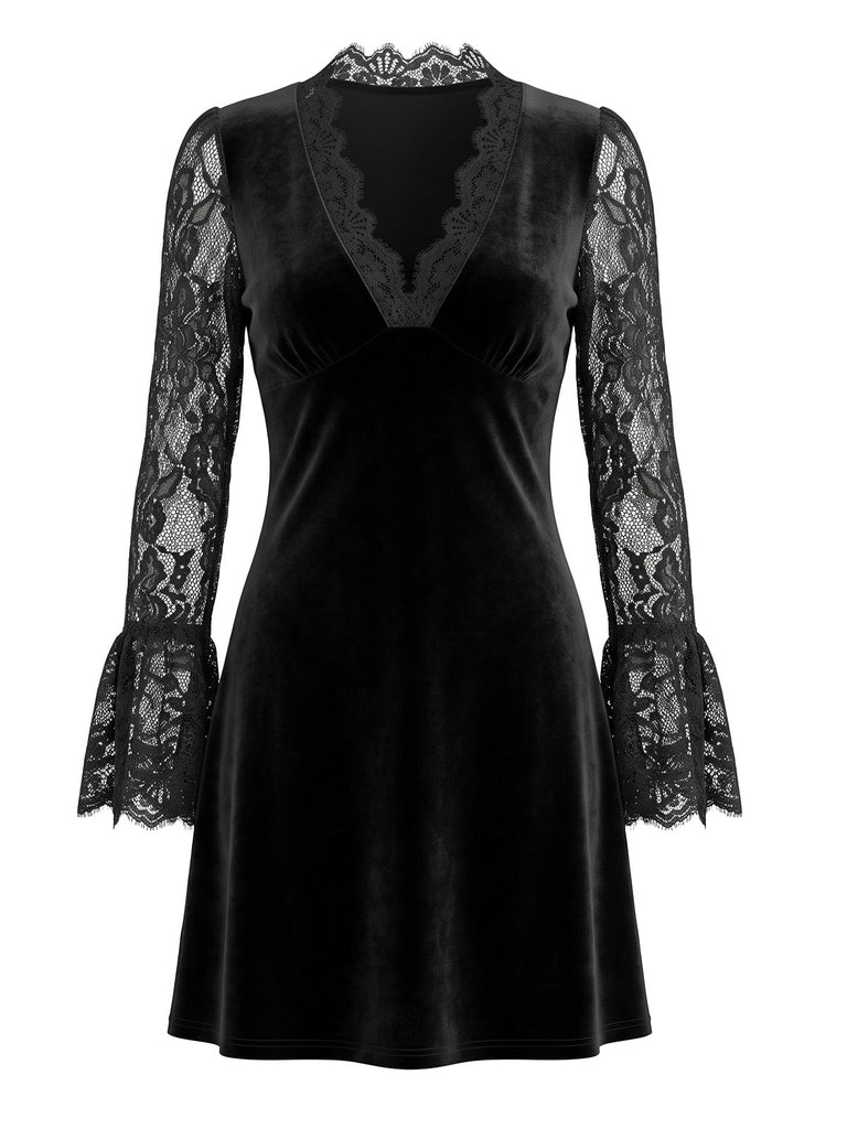 Schwarzes 60er Gothic-Samtminikleid mit Spitze und Glockenärmeln
