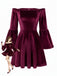 Schulterfreies 60er Samtminikleid mit Glockenärmeln