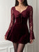 Weinrotes 60er Samt-Minikleid mit Spitzen-Glockenärmeln