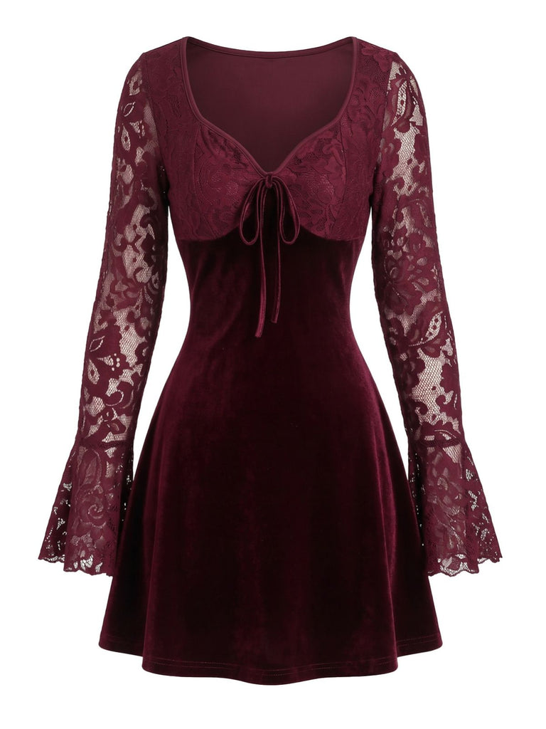 Weinrotes 60er Samt-Minikleid mit Spitzen-Glockenärmeln
