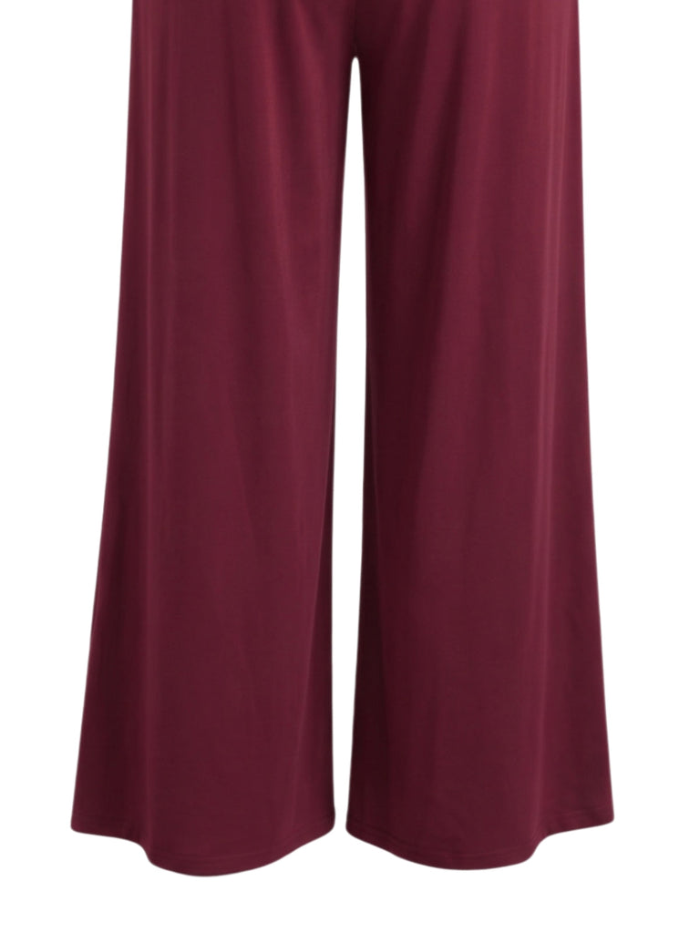 Weinroter 60er schulterfreier Jumpsuit mit Neckholder