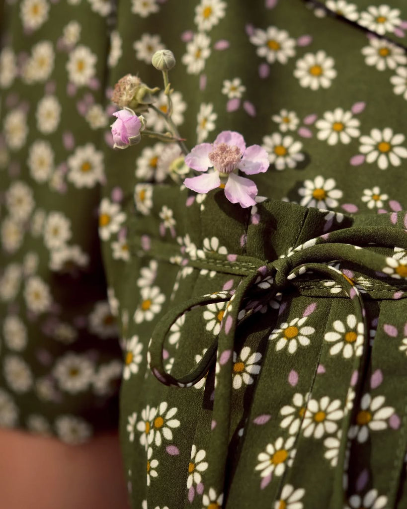 Grün 1950er Revers Blümchen Kleid mit Knöpfen