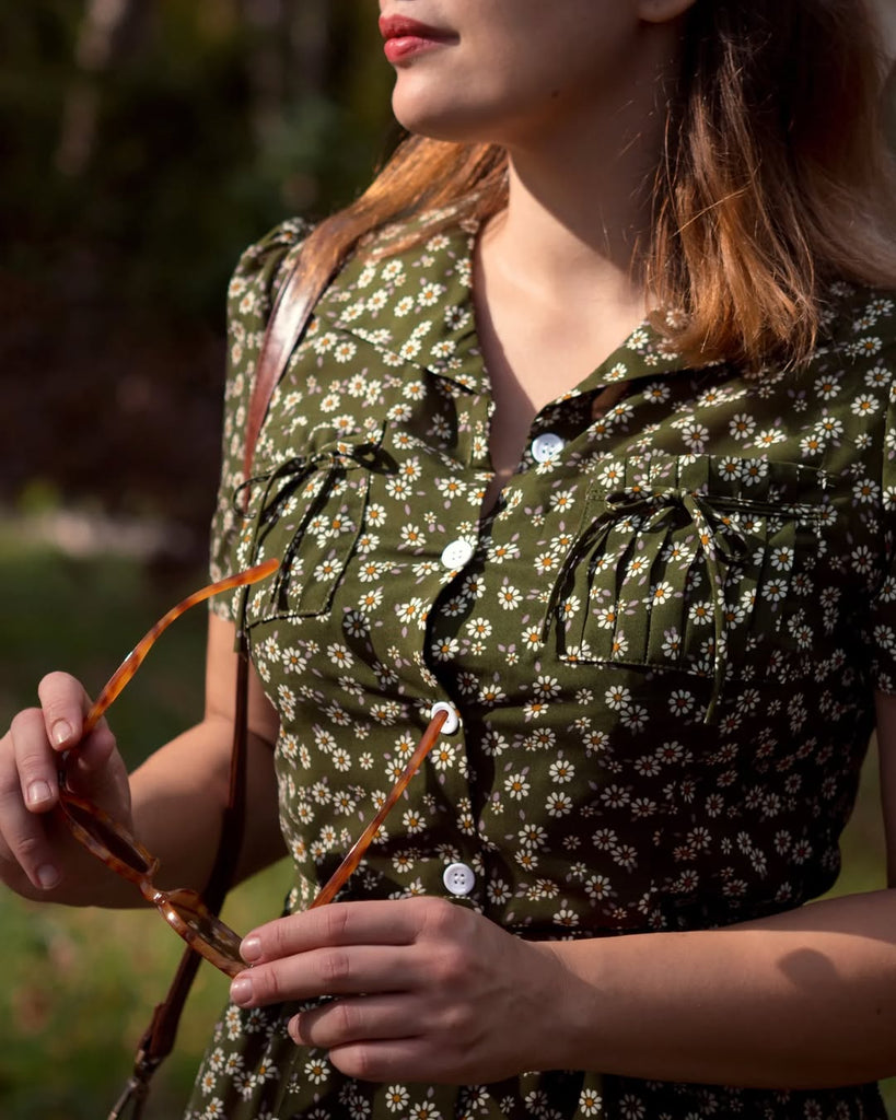 Grün 1950er Revers Blümchen Kleid mit Knöpfen