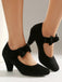 Pumps mit Schleife und Blockabsatz