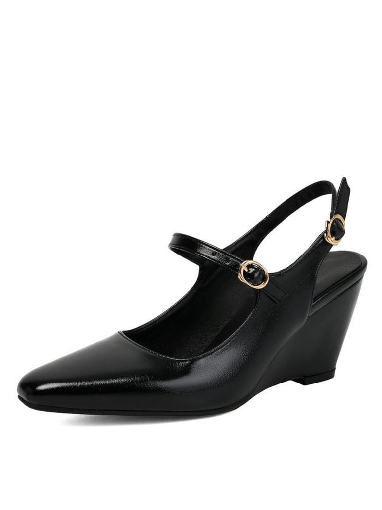 Spitze Keilpumps aus Kunstleder mit Schnallen