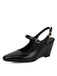 Spitze Keilpumps aus Kunstleder mit Schnallen