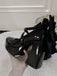 Schwarze spitze Mary-Jane-Schuhe mit gekreuzten Knöchelriemen