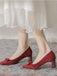 Burgunderrote Wildleder-Pumps mit Schleife und Blockabsatz