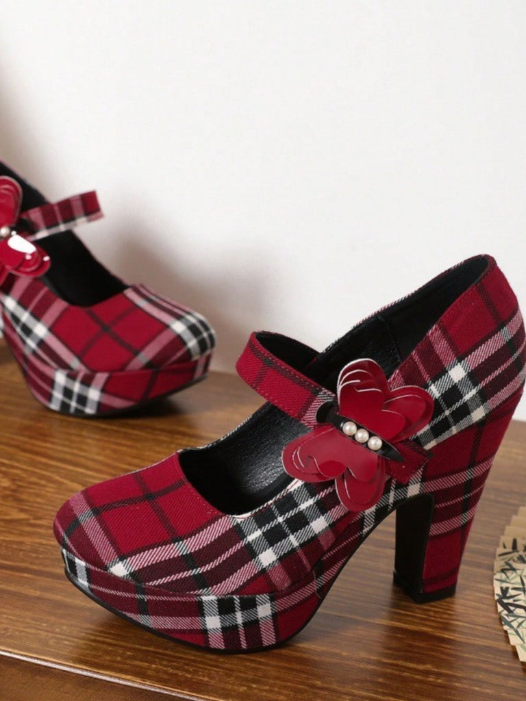 Rote karierte Mary-Jane-Pumps mit Schmetterling und Plateausohle