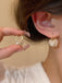 Weiße Vintage Ohrringe mit Blumen und Kristall