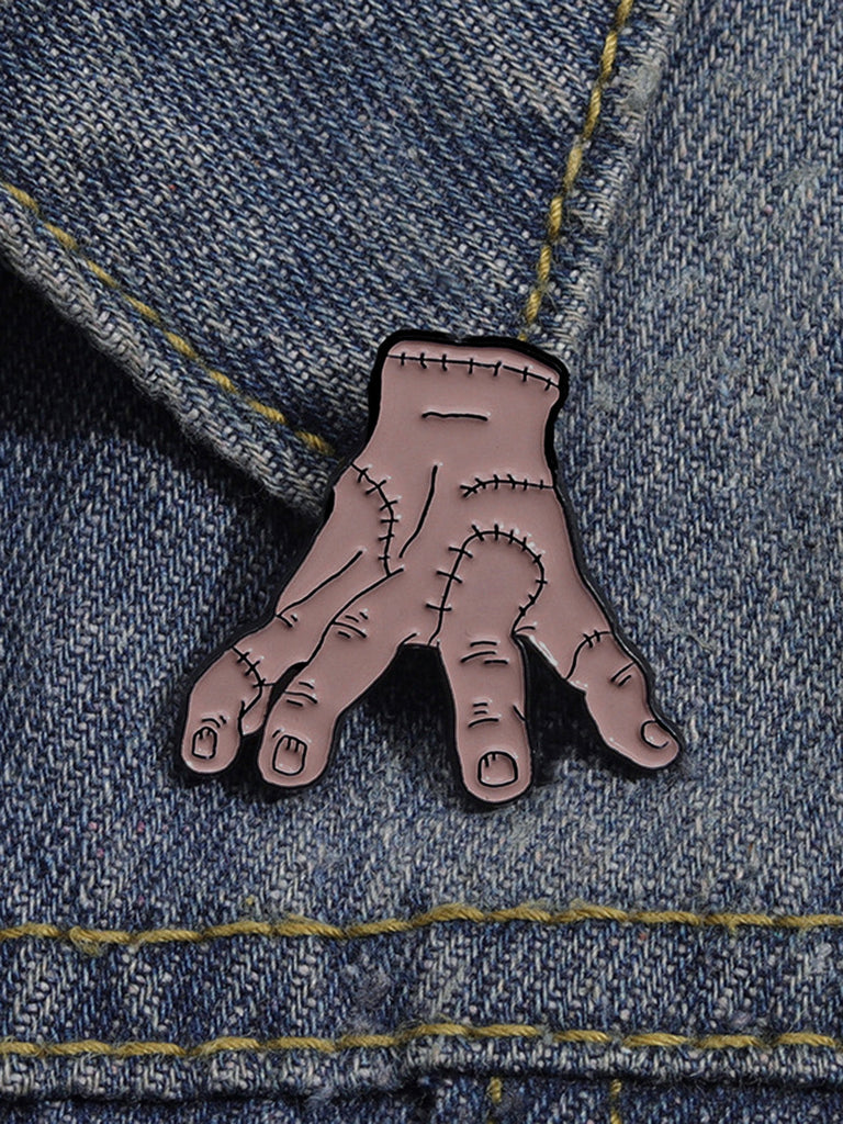 Halloween Accessoire Brosche mit Zombie-Hand