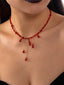 Rote Vintage Choker-Halskette mit Perlen und Kettenanhängern