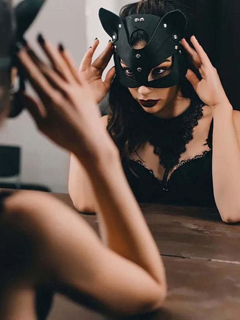 Schwarze Halloween-Cosplay-Maske mit Hörnern