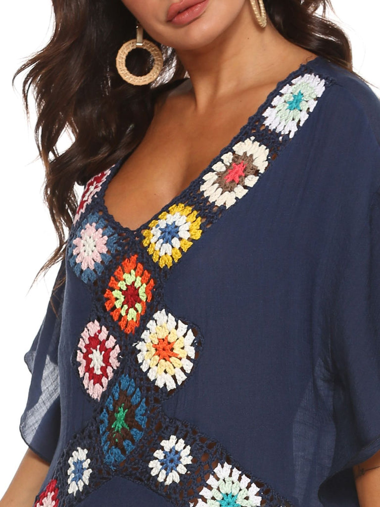 70er Cover-Up im Boho-Stil mit Häkelarbeit und Quadrat-Muster