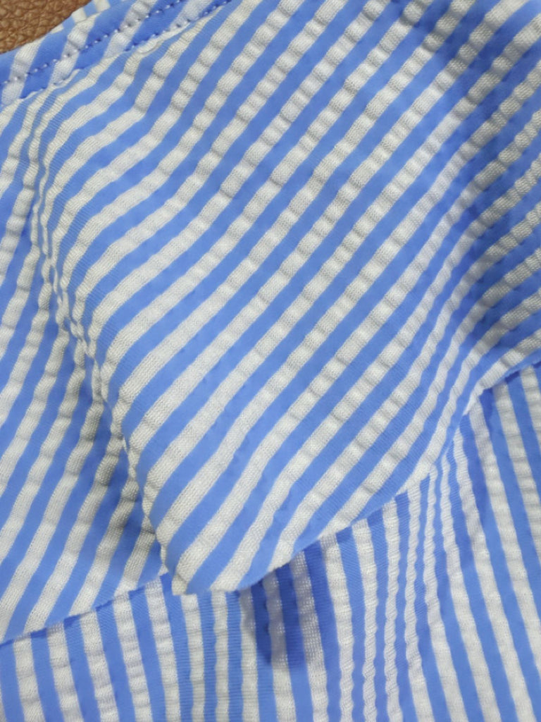 Blauer 1940er Streifen einseitig ausgeschnittener einteiliger Badeanzug