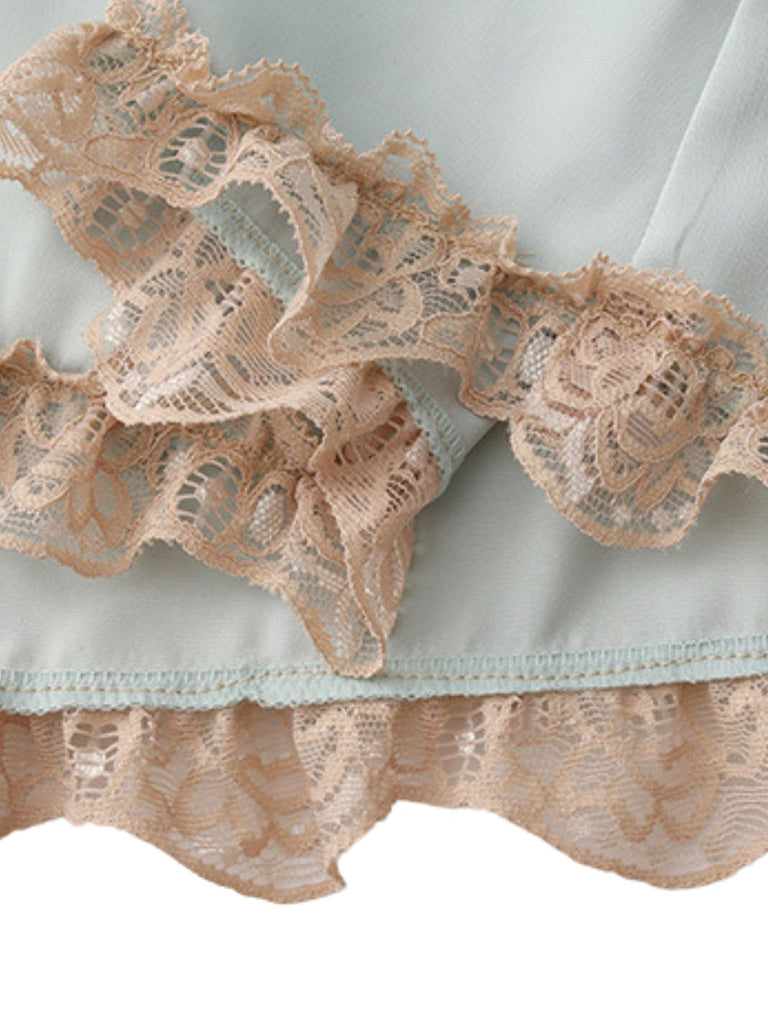 50er Satin-Nachthemd mit V-Ausschnitt und Spitze