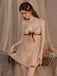 Beige gepolstertes 50er Mesh-Babydoll mit tiefem V-Ausschnitt, Spitze und Schleife