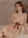 Beige gepolstertes 50er Mesh-Babydoll mit tiefem V-Ausschnitt, Spitze und Schleife