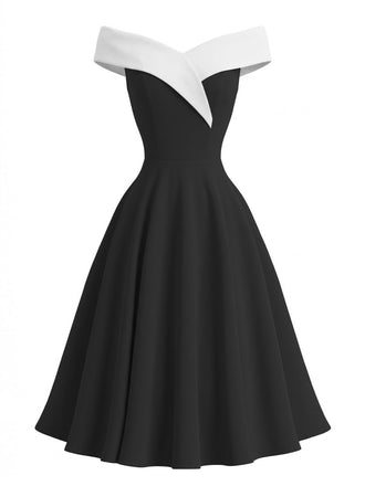 Schwarz-weißes schulterfreies Kleid auf weißem Hintergrund