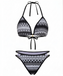 Strahlendes Bikini-Set im Bohème-Stil der 1970er Jahre mit geometrischem Strickmuster und schmeichelhaftem Neckholder-Ausschnitt, perfekt für einen Strandurlaub im Retro-Stil oder einen sommerlichen Pool-Look.