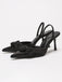 Elegante Vintage-Pumps mit 3D-Rosenapplikation und spitzer Zehenpartie. Eine romantische Wahl für Hochzeiten oder festliche Abendveranstaltungen.