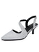 Professionelle, spitz zulaufende Kitten-Heel-Schuhe mit dezentem Schimmer-Finish, ideal für modernes Business-Outfits und Bürokleidung.