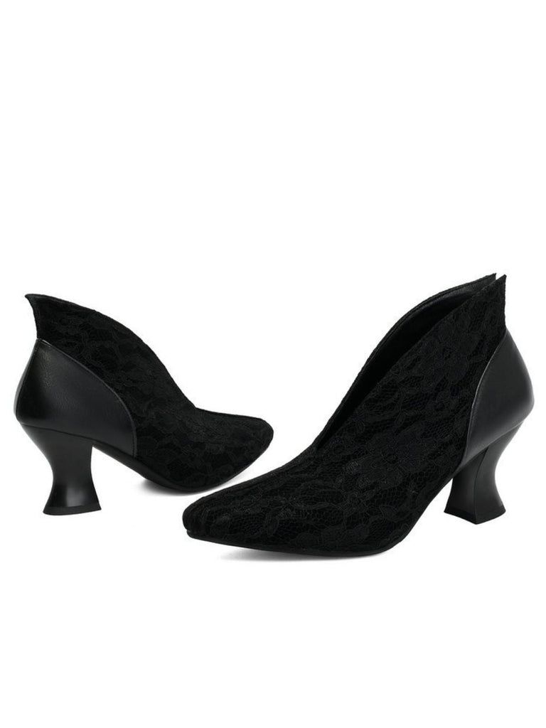 Pumps mit Spitze und Kittenabsatz