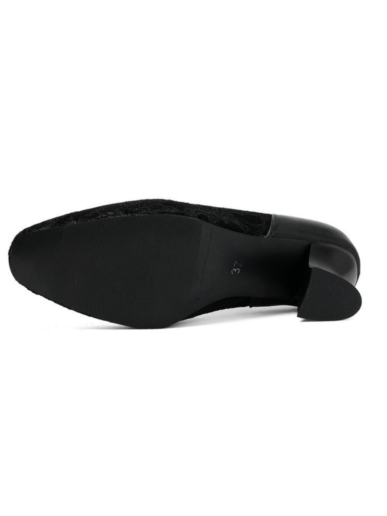 Pumps mit Spitze und Kittenabsatz