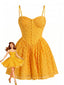 Kurkumagelbes 50er Kleid mit Blumenstickerei und offenem Rücken