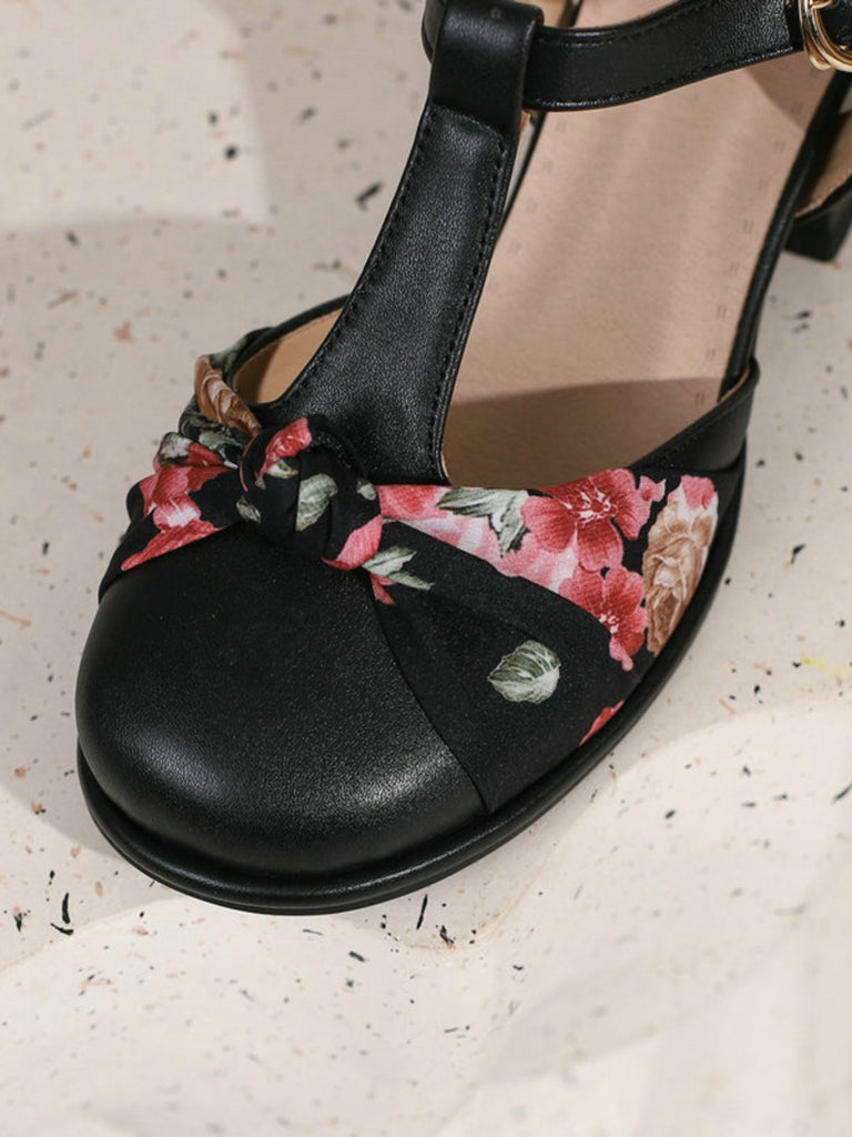 Vintage Mary Jane Sandalen mit floralem Muster, Schleife, runder Zehenpartie und T-Riemen – Vintage-Mode, Retro-Stil