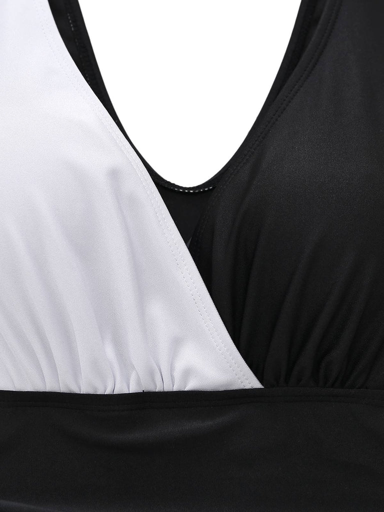 Weißer, einteiliger Badeanzug mit Rüschenkragen, der ein elegantes Ausschnittdesign für Strandmode präsentiert.