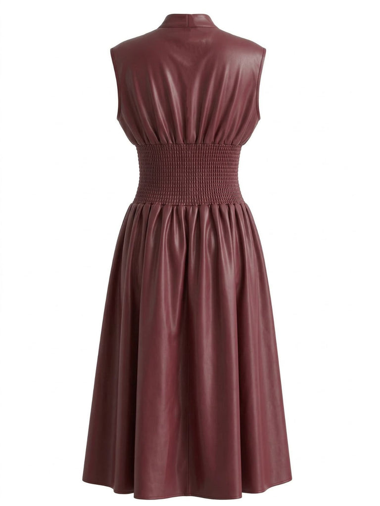 Burgunderfarbenes, tailliertes Kleid aus Kunstleder im Stil der 1940er Jahre mit kurzen Ärmeln, Rückansicht