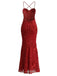 Das Meerjungfrauen-Abendkleid in leuchtendem Burgunderrot mit Ton-in-Ton-Blumenstickerei.