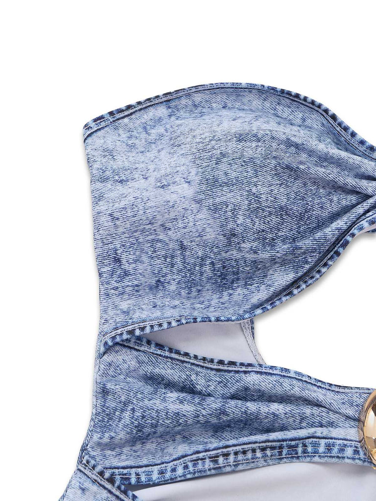Detailansicht des Seitenprofils, die den Acid-Wash-Denim-Print-Effekt und die Naht entlang des Ausschnitts zeigt.