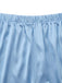 Nahaufnahme des dehnbaren Gummibundes und der feinen Nähte an den seidigen Satinshorts.