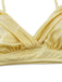 Nahaufnahme des schimmernden, goldfarbenen Metallic-Bademodenstoffs, die die hochwertige Strickqualität und den Glanz hervorhebt.