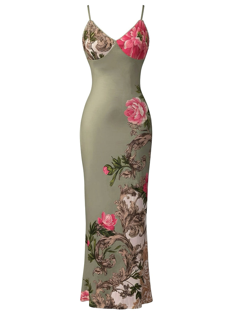 Grünes Kleid mit Blumen- und Paisleymuster auf weißem Hintergrund