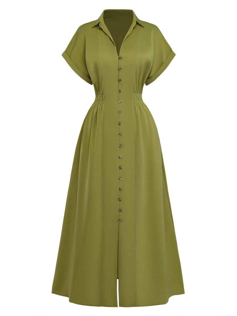 Grünes Kleid mit kurzen Ärmeln auf weißem Hintergrund