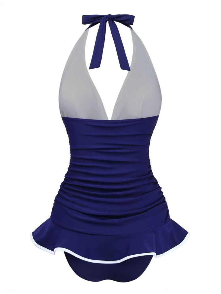 Rückansicht des marineblauen Badeanzugs mit Rockteil, die die bequeme Passform und die elegante Silhouette zeigt.