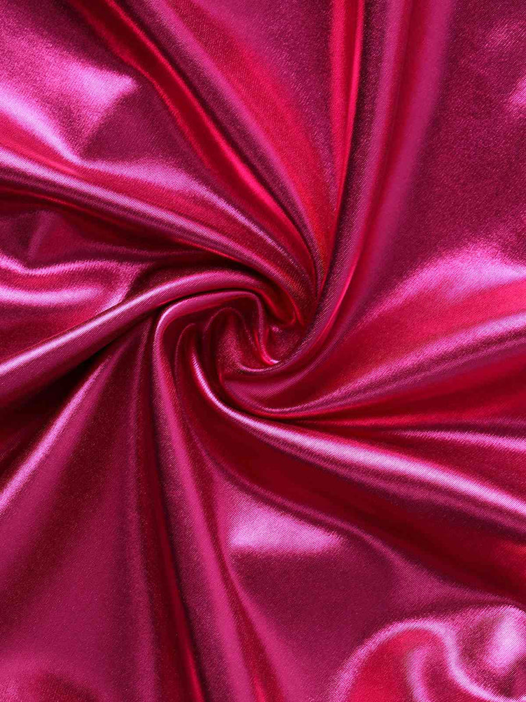 Nahaufnahme von rosa Satinstoff mit Falten
