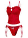 Rotes Bikini-Set mit Rüschendetails auf weißem Hintergrund